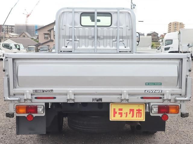 TOYOTA DYNA 2022