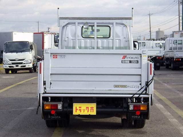 TOYOTA DYNA 2018