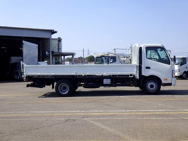 HINO DUTRO 2024