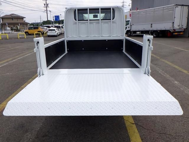 MITSUBISHI CANTER 2025