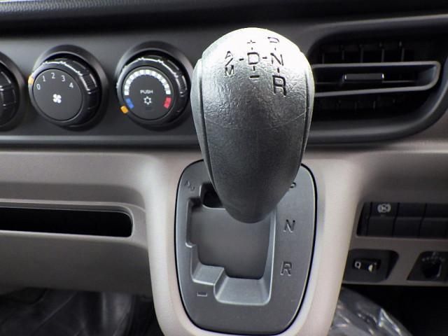 MITSUBISHI CANTER 2025