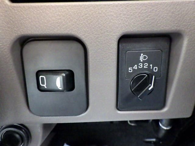 MITSUBISHI CANTER 2025