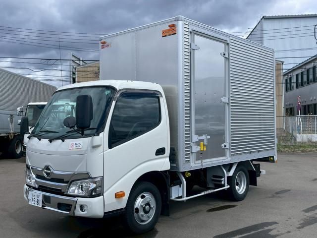HINO DUTRO 2024