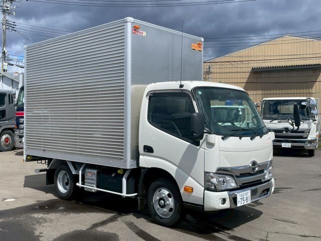 HINO DUTRO 2024