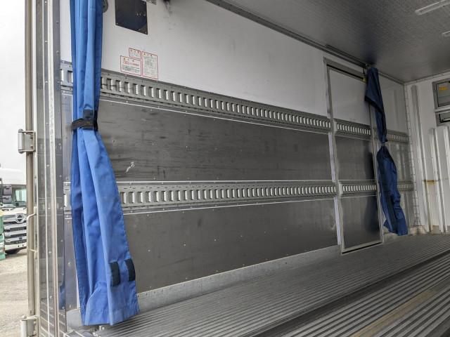 MITSUBISHI CANTER 2016