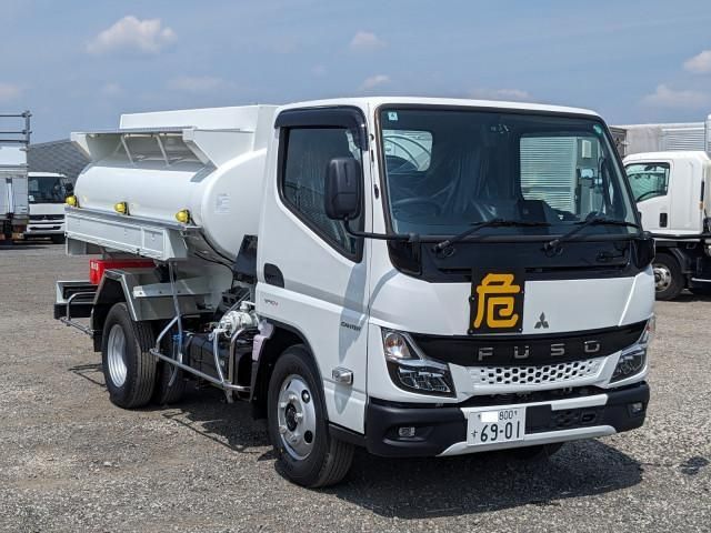 MITSUBISHI CANTER 2025