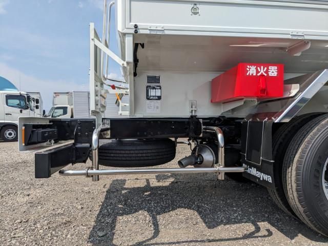 MITSUBISHI CANTER 2025