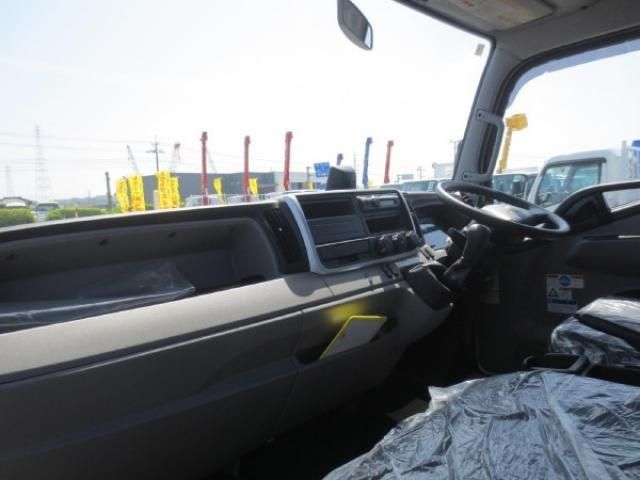 MITSUBISHI CANTER 2023