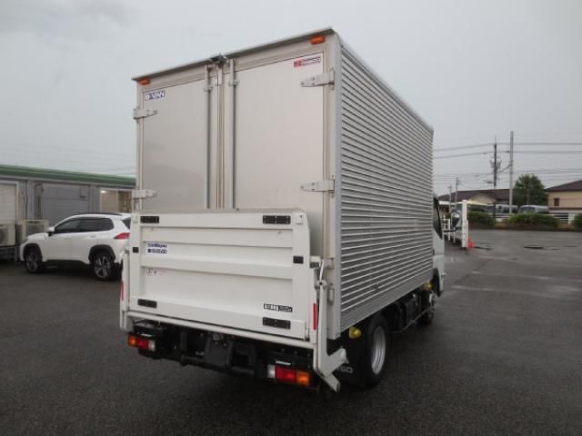 MITSUBISHI CANTER 2023