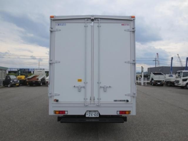 MITSUBISHI CANTER 2023