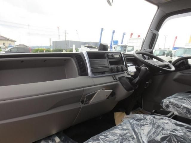 MITSUBISHI CANTER 2023