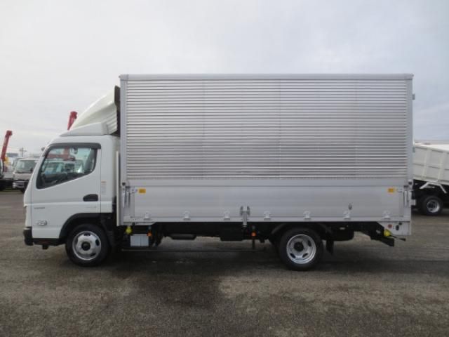 MITSUBISHI CANTER 2023