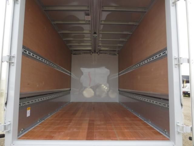 MITSUBISHI CANTER 2023