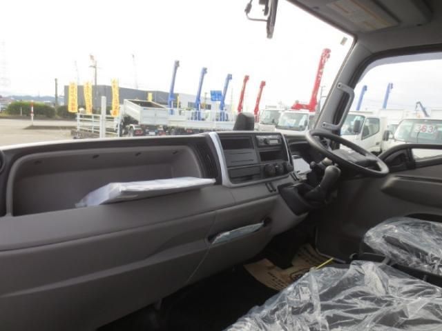 MITSUBISHI CANTER 2023