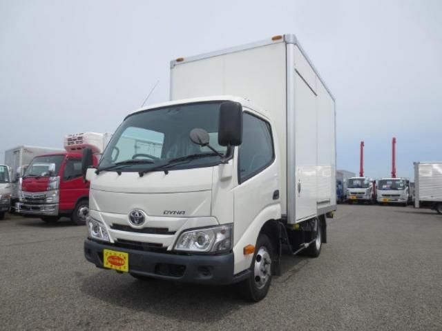 TOYOTA DYNA 2020