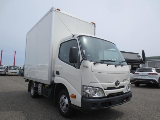 TOYOTA DYNA 2020