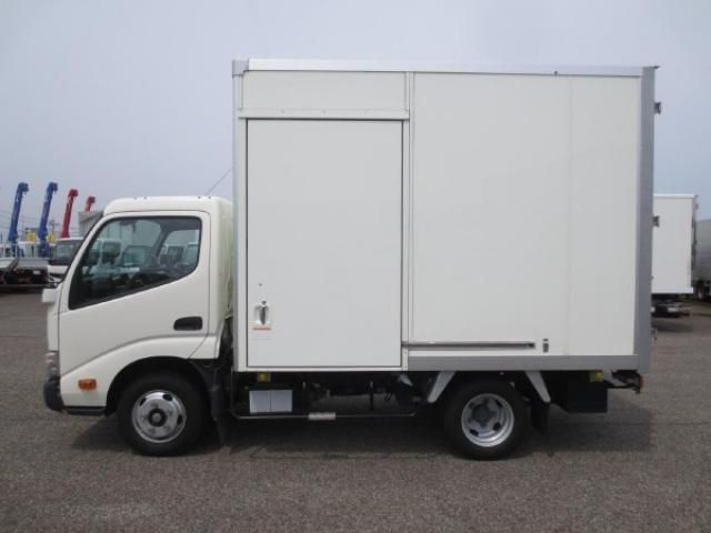 TOYOTA DYNA 2020