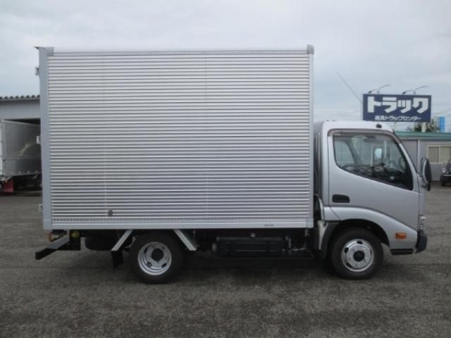 TOYOTA DYNA 2018