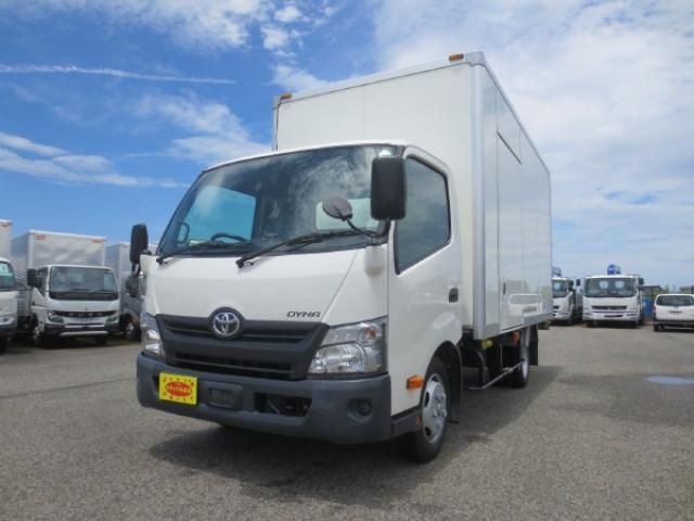 TOYOTA DYNA 2019