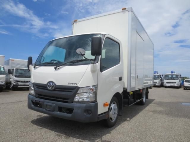 TOYOTA DYNA 2019