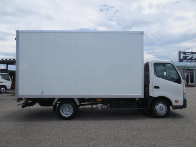 TOYOTA DYNA 2019
