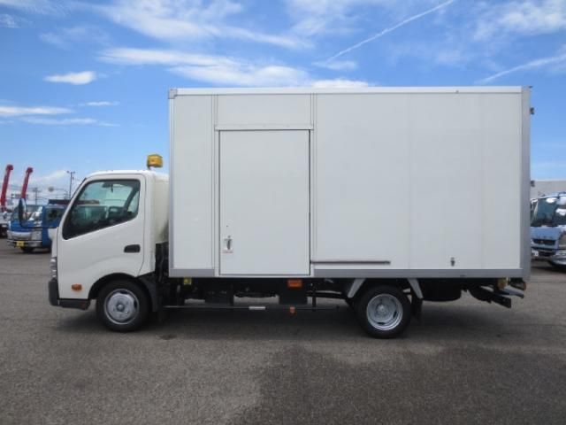 TOYOTA DYNA 2019