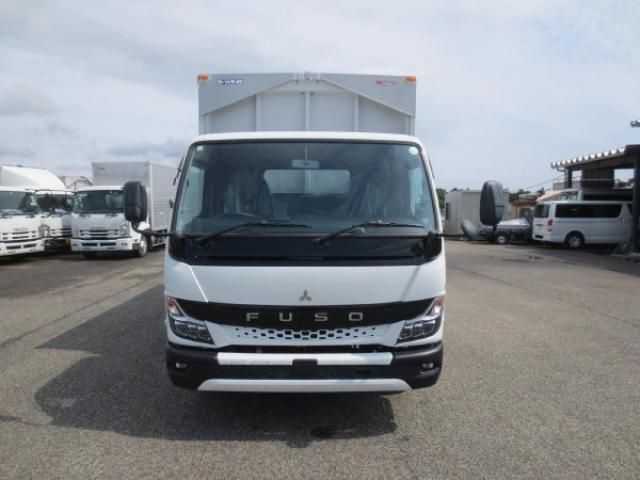 MITSUBISHI CANTER 2023
