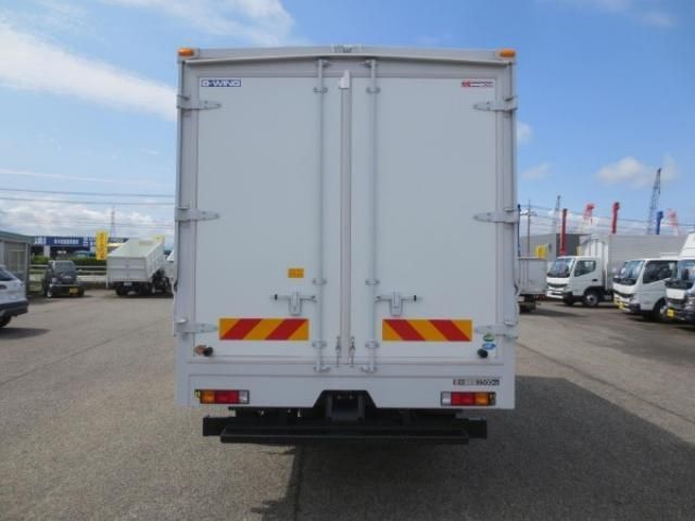 MITSUBISHI CANTER 2023