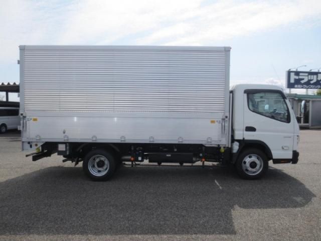 MITSUBISHI CANTER 2023