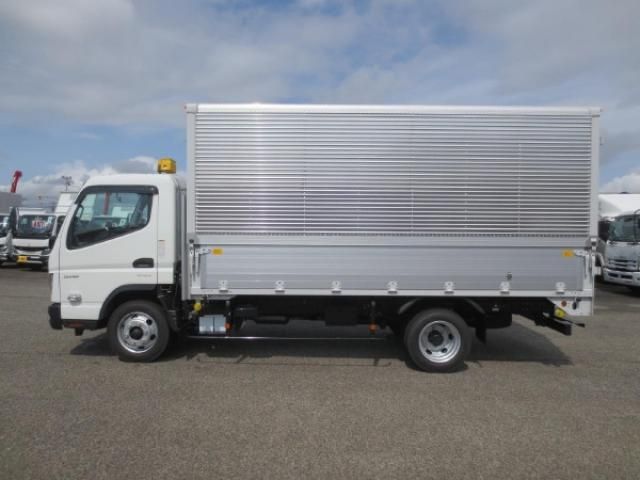 MITSUBISHI CANTER 2023