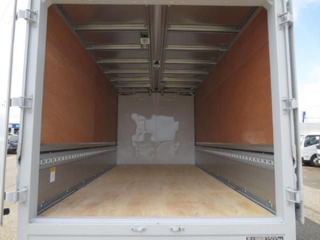 MITSUBISHI CANTER 2023