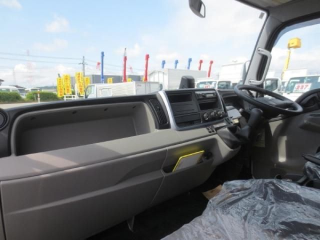 MITSUBISHI CANTER 2023