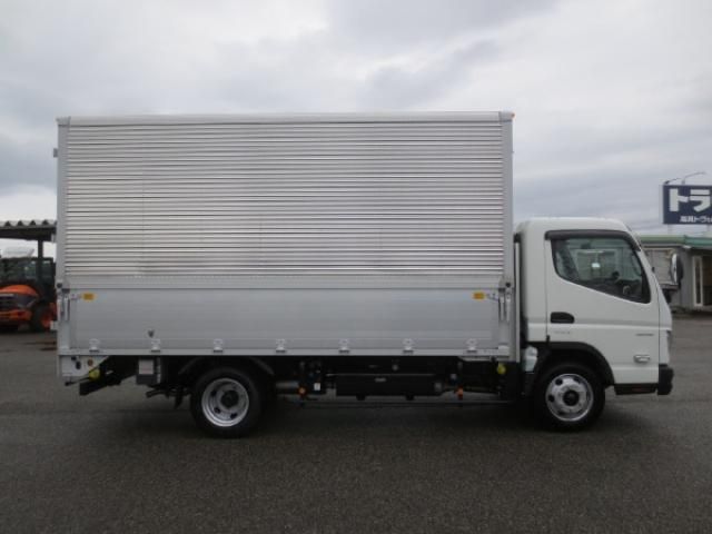 MITSUBISHI CANTER 2023