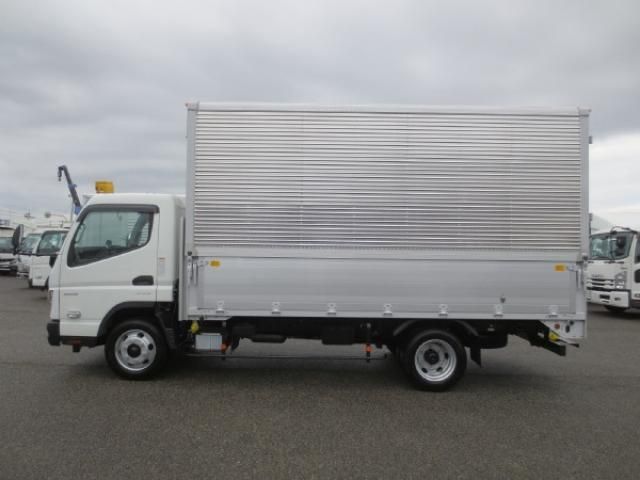 MITSUBISHI CANTER 2023
