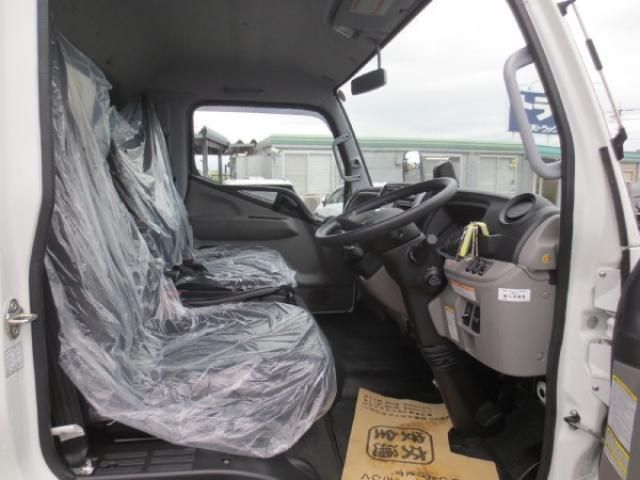 MITSUBISHI CANTER 2023