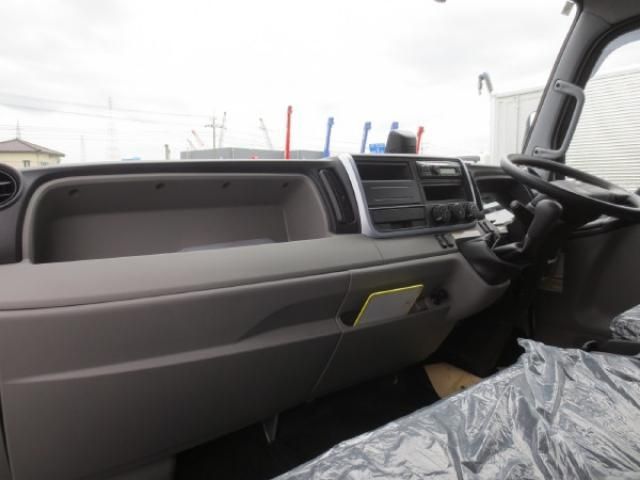 MITSUBISHI CANTER 2023