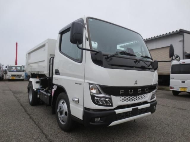 MITSUBISHI CANTER 2024