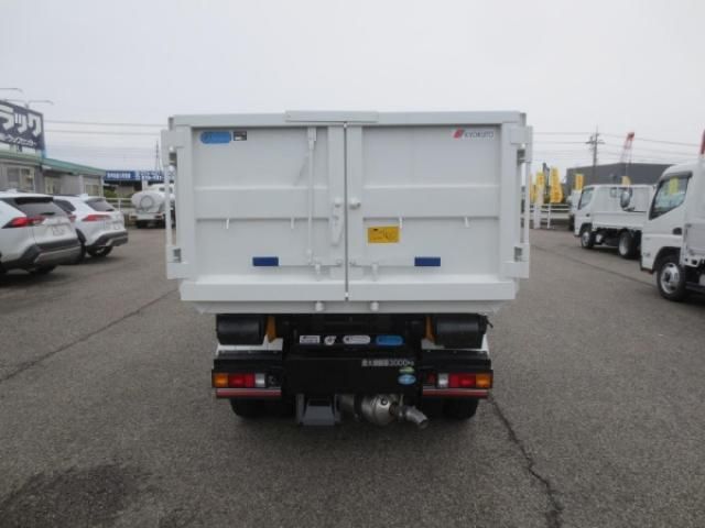 MITSUBISHI CANTER 2024