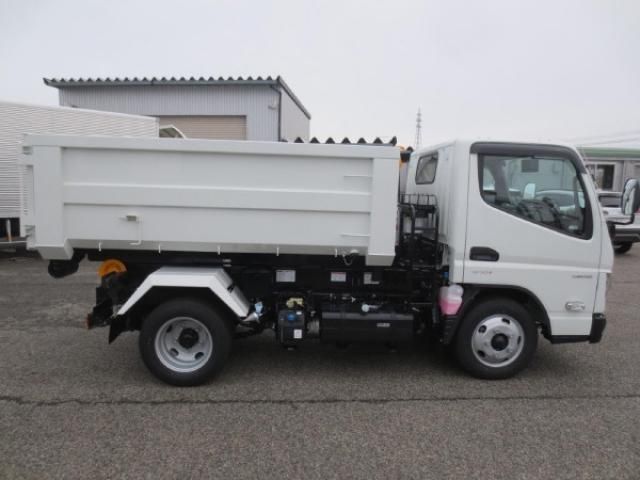 MITSUBISHI CANTER 2024