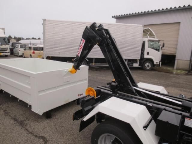 MITSUBISHI CANTER 2024