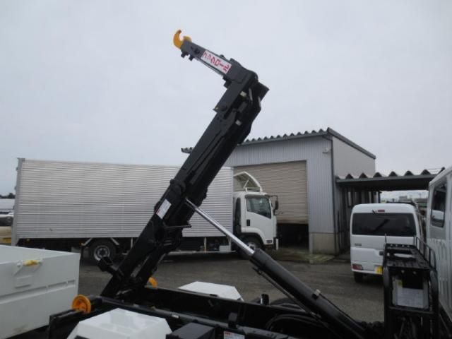 MITSUBISHI CANTER 2024