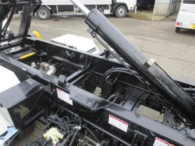 MITSUBISHI CANTER 2024