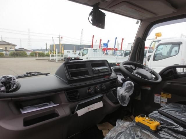 MITSUBISHI CANTER 2024