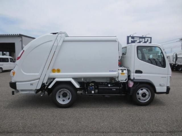 MITSUBISHI CANTER 2025