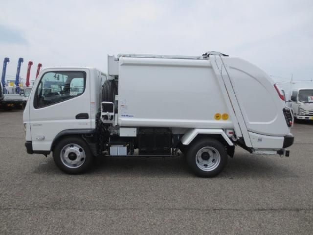 MITSUBISHI CANTER 2025