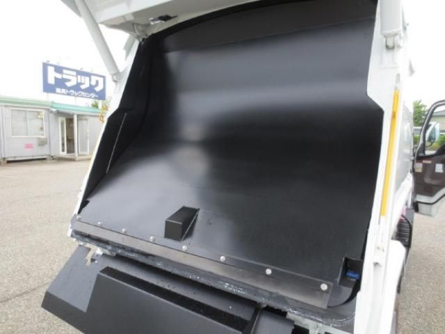 MITSUBISHI CANTER 2025