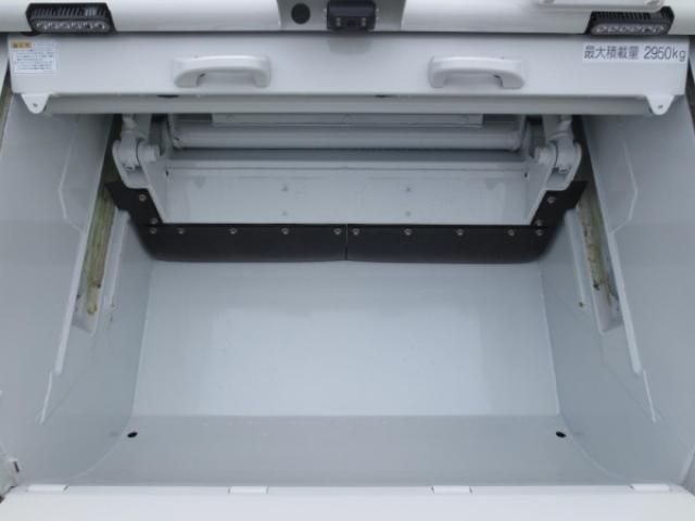 MITSUBISHI CANTER 2025