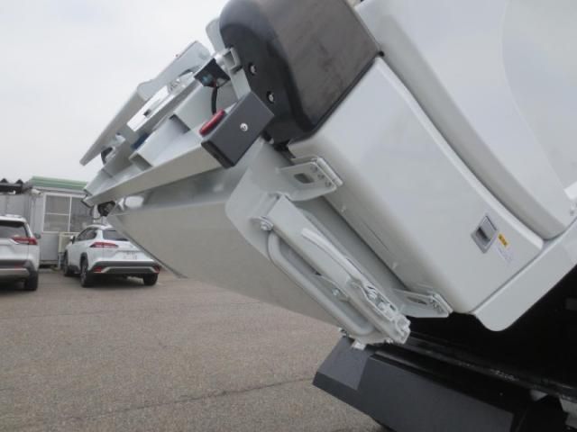 MITSUBISHI CANTER 2025