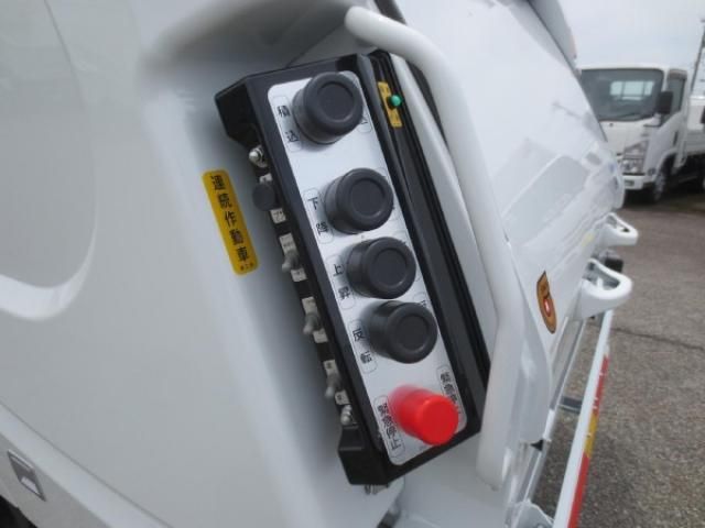 MITSUBISHI CANTER 2025