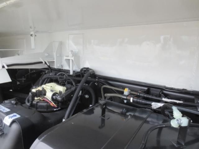 MITSUBISHI CANTER 2025